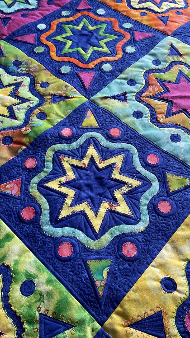 Tracing shapes with the long arm for quilted 3D depth